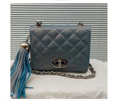 Bolsa Mini de Couro Matelassê com Alça de Corrente